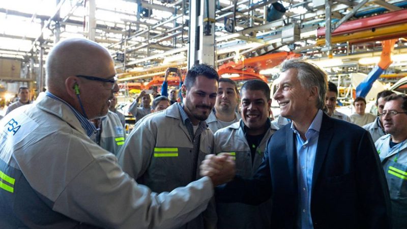 Peugeot suspendió a dos mil trabajadores
