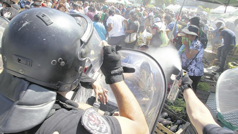 Con la represión como respuesta a la necesidad
