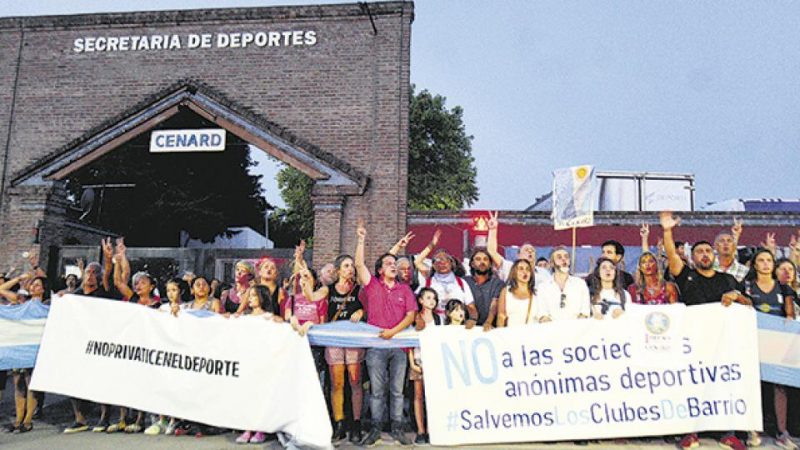 Abrazo en defensa del Cenard