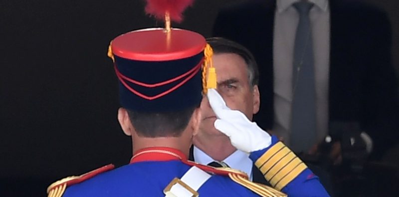 Jair Bolsonaro sale a combatir la “basura marxista” en las escuelas de Brasil