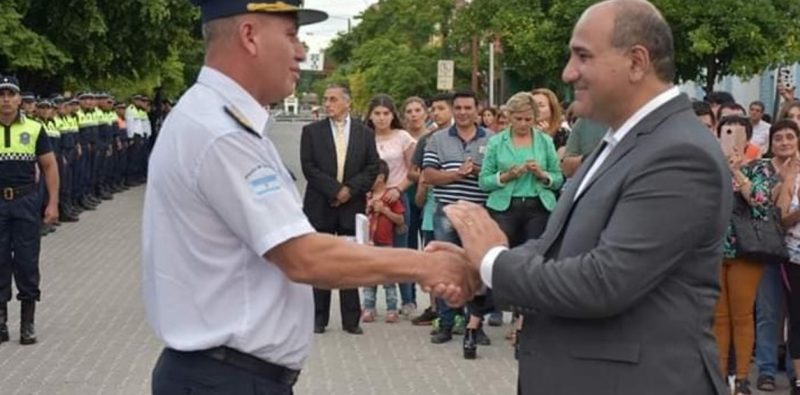 Un comisario que acababa de ser premiado fue detenido por robar cables de alumbrado