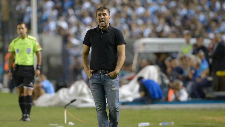La versión de Coudet sobre el apriete de la barra brava de Racing
