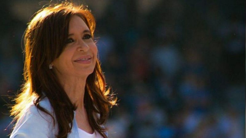 El juez Bonadio procesó a Cristina Kirchner por usar la flota presidencial para que le lleven los diarios al Sur