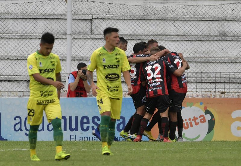 Defensa no pudo ante Patronato y Racing quedó a un paso de la Superliga