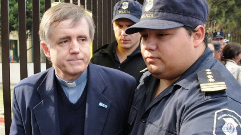 Finalmente, el padre Grassi entregó su muestra de ADN para el registro de violadores