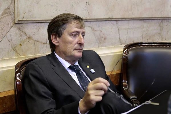 Un diputado de Cambiemos quedó envuelto en una polémica por un desubicado tuit contra las mujeres