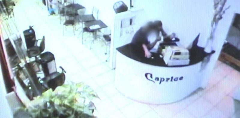 El joven que asaltó y tomó rehenes con un arma de cartón fue condenado a tres años de prisión