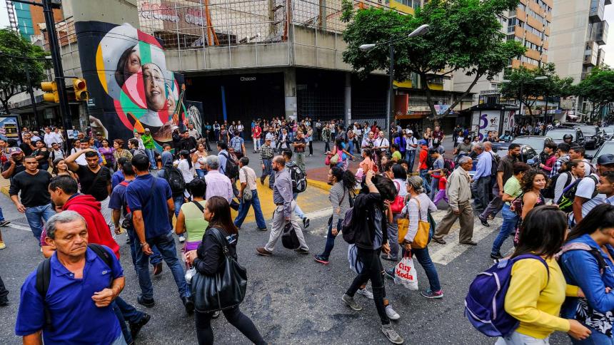 Tensión en una nueva jornada de protesta en Venezuela en medio del apagón más largo de su historia