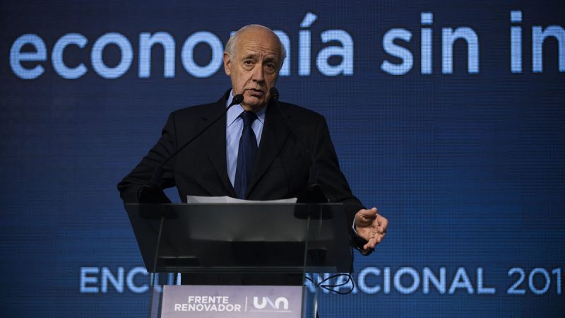 Lavagna no descartó su candidatura presidencial y cuestionó la gestión económica de Cristina Kirchner y Mauricio Macri