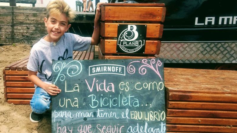 A los 10 años, ya lo operaron 11 veces por un cáncer: sus padres buscan la última chance de salvarlo