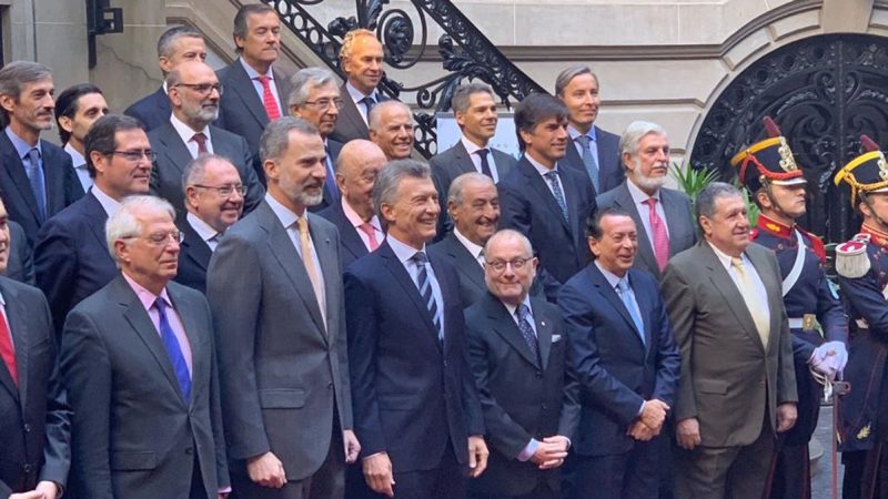 Seguridad jurídica, consejos para la crisis y elecciones: los planteos de empresarios españoles en una reunión reservada con Macri y el Rey Felipe VI