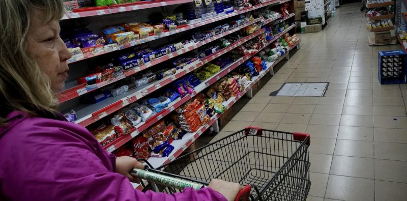 Una familia mendocina necesitó $43.973 para no ser pobre en octubre