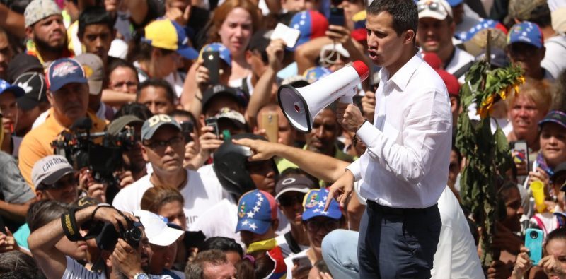 Juan Guaidó pidió sostener la movilización y convocó a que todos los venezolanos vayan a Caracas