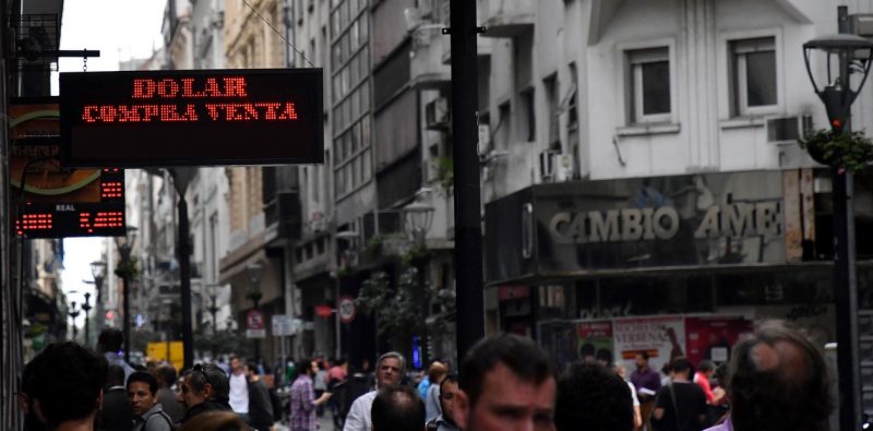 La nueva suba de tasas le cortó al impulso al dólar, que bajó a $ 42,35