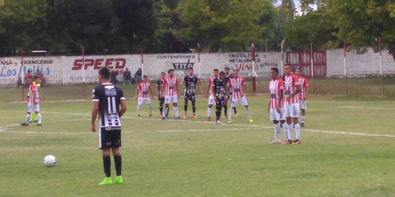Pilares aprovechó el empate de Pacífico y se subió a la punta