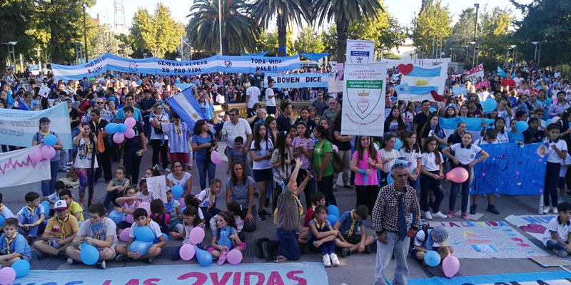 Multitudinaria marcha pro vida