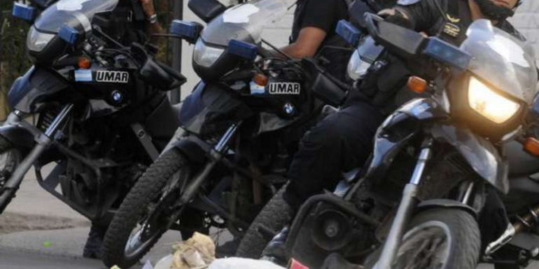 Detenidos por una bomba