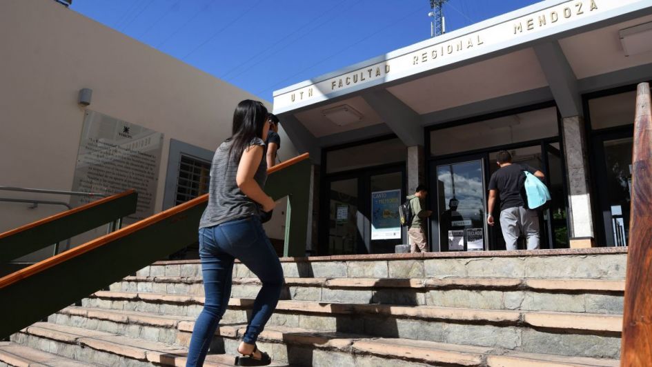 Cuatro de cada diez universitarios aprueba como mucho una materia por año