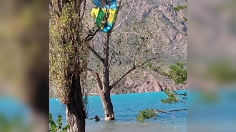 Un joven le salvó la vida a un parapentista que cayó en el Dique Potrerillos