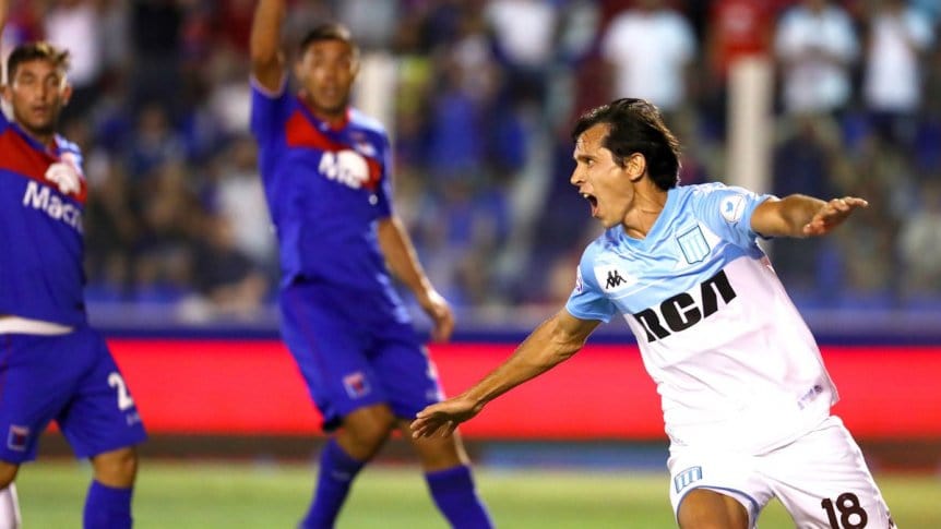 Racing empató en Victoria y gritó campeón