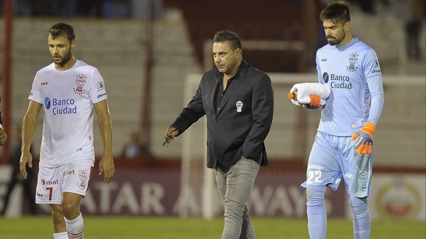 Mohamed renunció como director técnico de Huracán