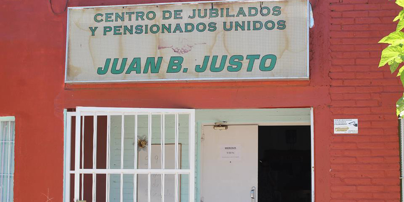 Piden arreglos en las veredas del Centro Unido de Jubilados y Pensionados