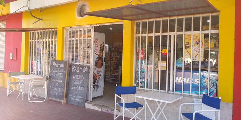 Así ingresaron los dos malvivientes al kiosco Niño Bueno