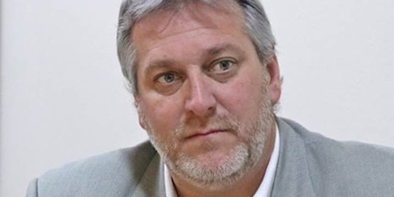 Javier García se bajó de la carrera por la intendencia