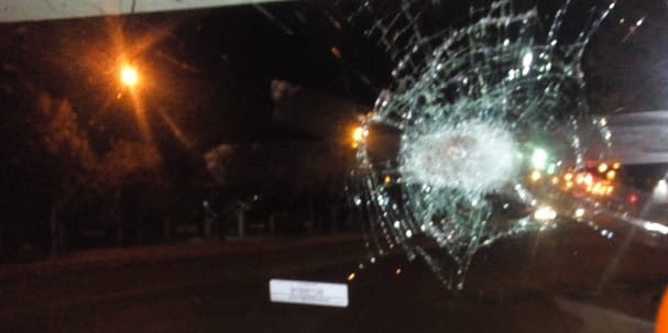 Camioneros denuncian que son atacados en el desvío de camiones