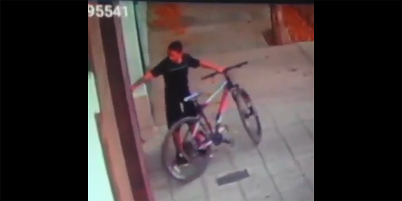 Malvivientes sustrajeron dos bicicletas y quedaron filmados
