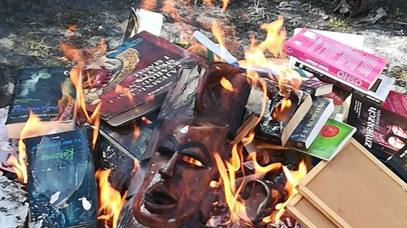 Sacerdotes quemaron libros de Harry Potter y Crepúsculo por “sacrílegos”