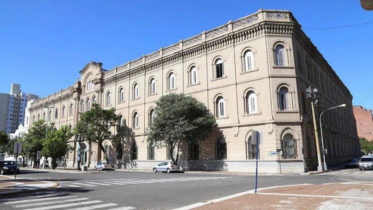 Escándalo sexual en Santa Fe: una docente le envió un video masturbándose a un alumno de 14 años