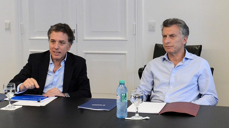 En el mercado no quieren bonos argentinos y el Riesgo País sigue en alza
