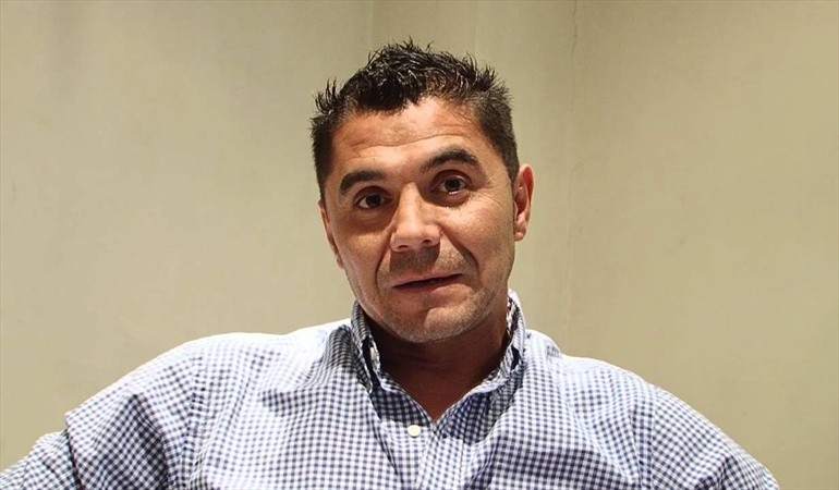 Un susto para Esteban Fuertes y su esposa