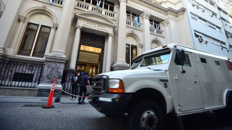 Bancarios rechazan el pago del medio aguinaldo en cuotas