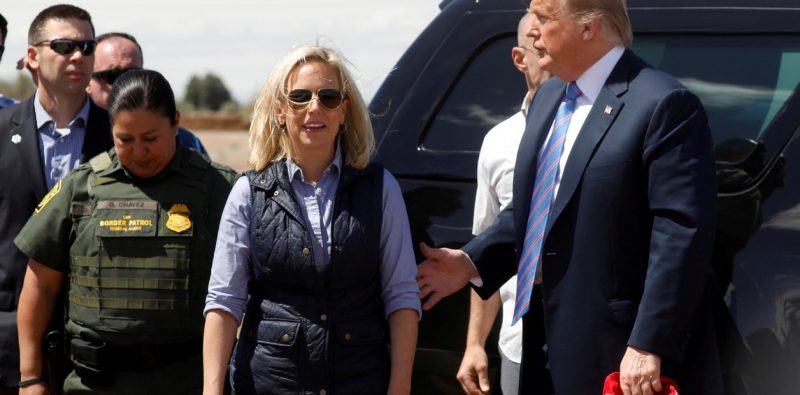 La jefa del control a la inmigración de Donald Trump deja el cargo