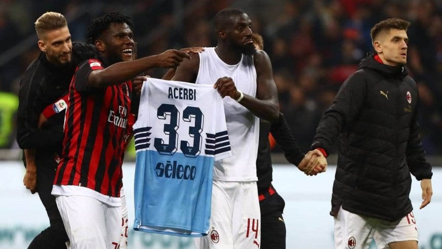 ¡Increíble! Pidió la camiseta del rival, lo cargó con su hinchada y Gattuso tuvo que pedir perdón