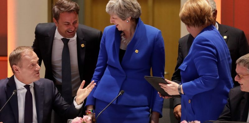 Cada vez más debilitada, Theresa May busca en Bruselas otra extensión del Brexit