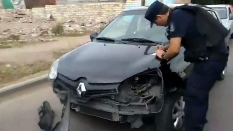 La Policía confundió a un periodista mendocino con un delincuente y le destrozó el auto