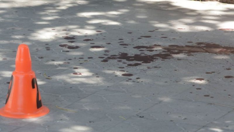 Un joven fue apuñalado a la altura del corazón y murió en la vía pública en Godoy Cruz