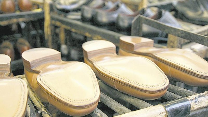 Textiles, marroquineros y fabricantes de calzado contra las cuerdas