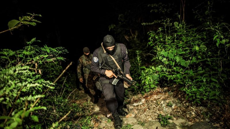 Desmembraron a una mujer en un colectivo de El Salvador en un feroz ataque “en manada”