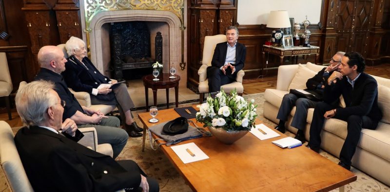 Mauricio Macri se reunió con intelectuales en busca de apoyo para la campaña