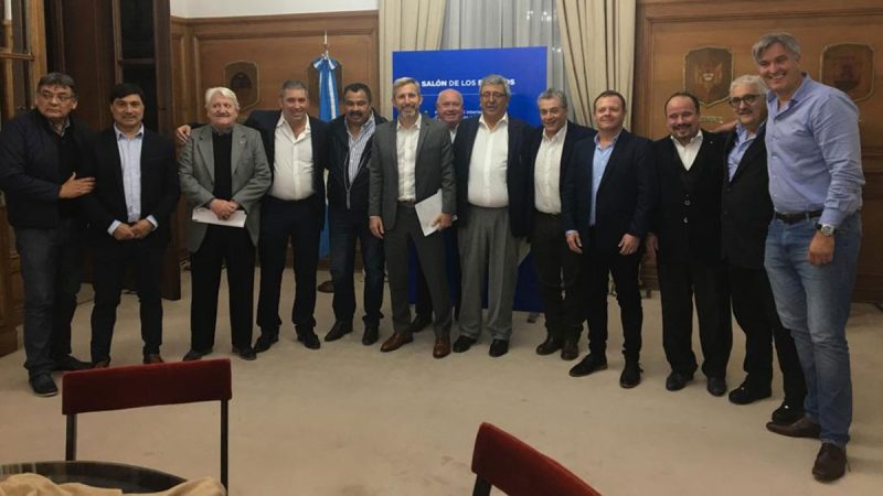 El Gobierno aceptó incluir el tema educación en los puntos de consenso y recibió el apoyo de los gremios