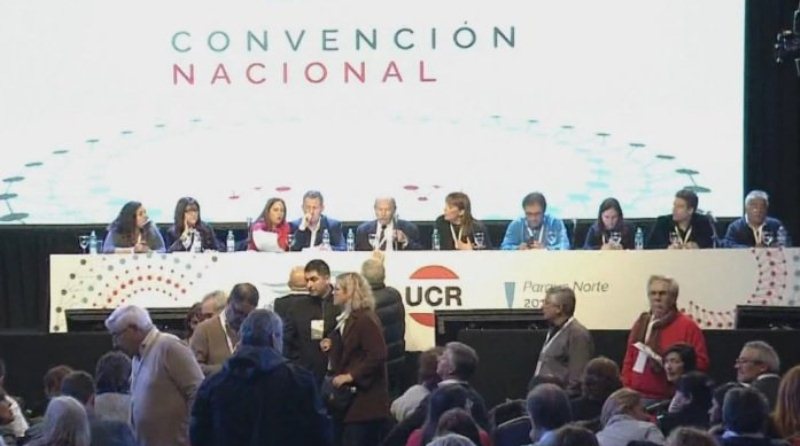 Con un documento de consenso, la UCR ratifica su presencia en Cambiemos pero exige cambios