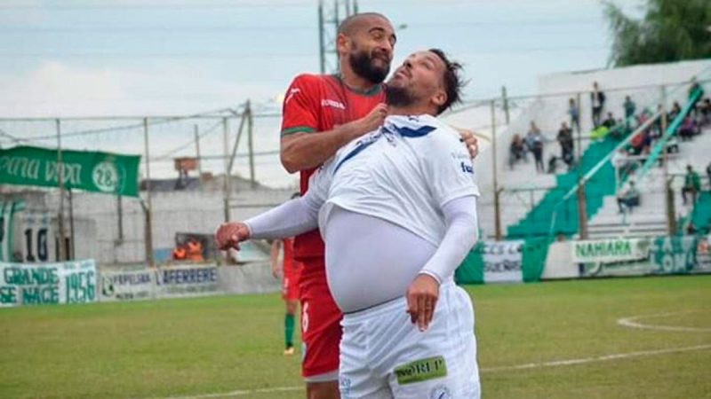 La curiosa foto viral del “Ogro” Fabbiani en Deportivo Merlo
