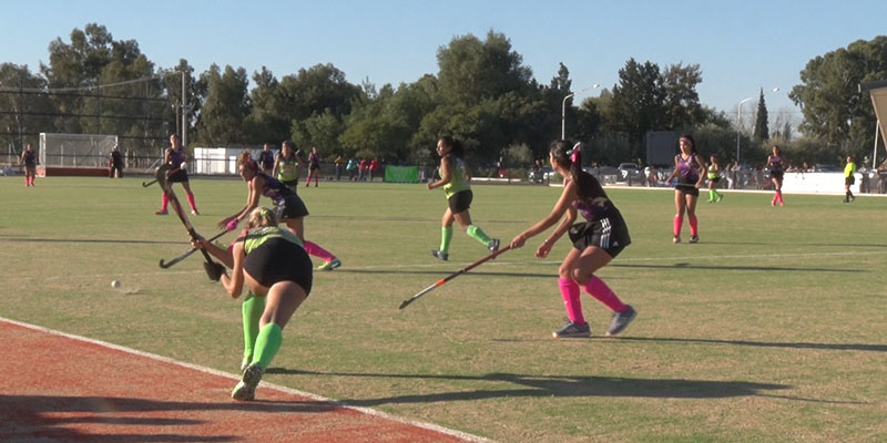 Primer Torneo de hockey en el Macarena Rodríguez