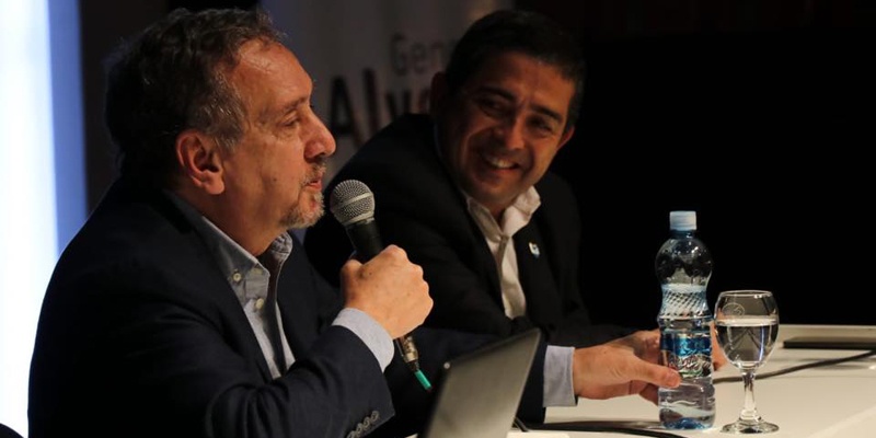 Lino Barañao brindó una conferencia en Alvear y recorrió proyectos