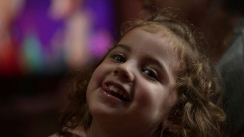 Delfina, la pequeña mendocina que espera una de las drogas más caras del mundo