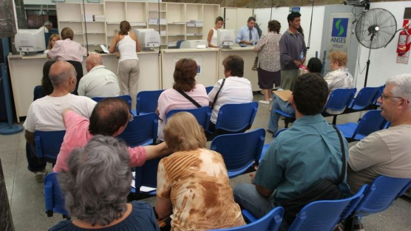 Ya se inscribieron más de 2.700.000 de personas para recibir el bono de $10 mil